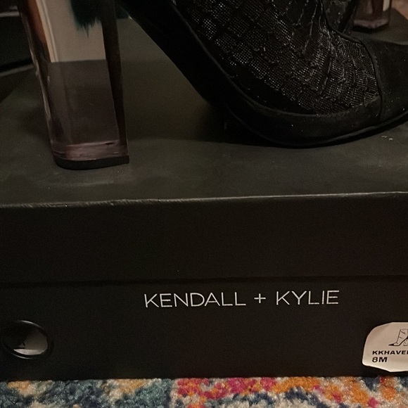 Kendall +Kylie booties - Picture 9 of 9